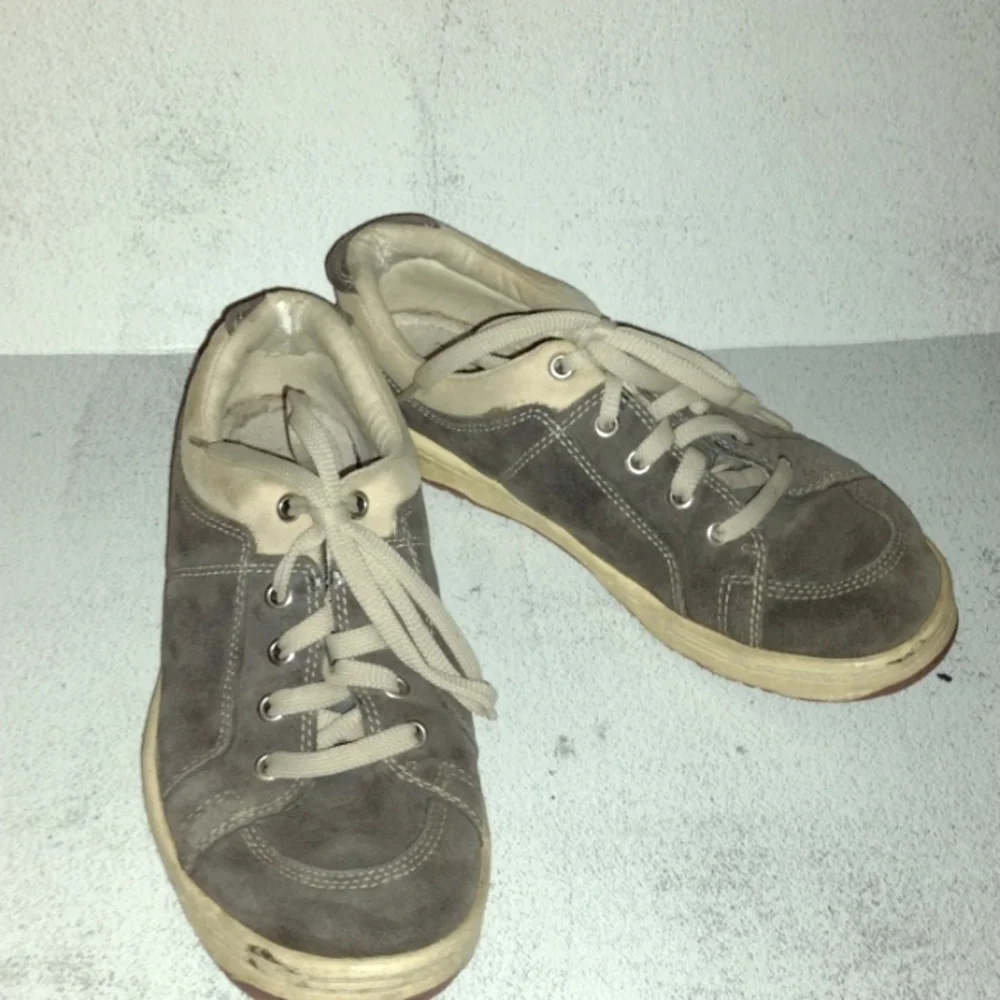 Vintage SIMPLE Suede Sneaker, 7.5M